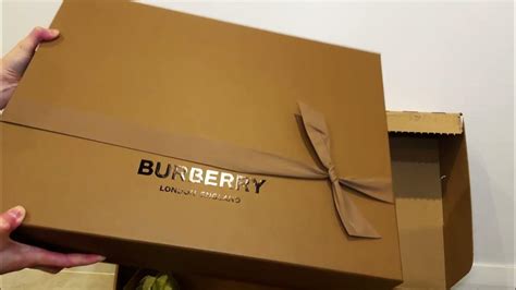 Unboxing Burberry trench and how to style 